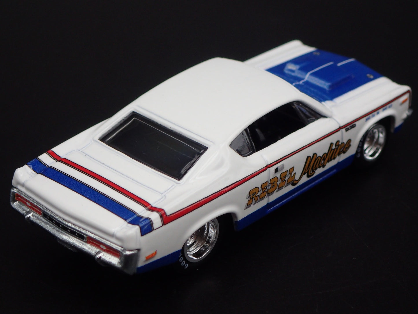 1970 70 AMC REBEL MACHINE RACE TEAM WHITE 1:64 SCALE DIORAMA DIECAST MODEL CAR