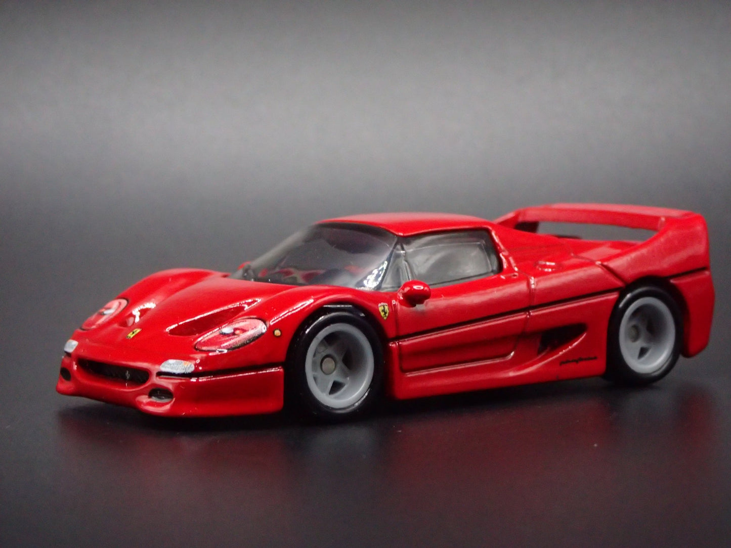 1995-1997 FERRARI F50 SUPER CAR 1:64 SCALE COLLECTIBLE DIORAMA DIECAST MODEL CAR