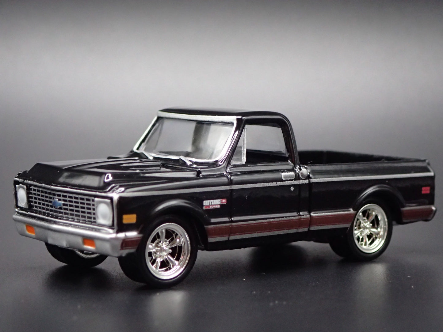 1972 72 CHEVY CHEVROLET C10 PICKUP TRUCK SHORT BED 1/64 SCALE DIECAST MODEL CAR