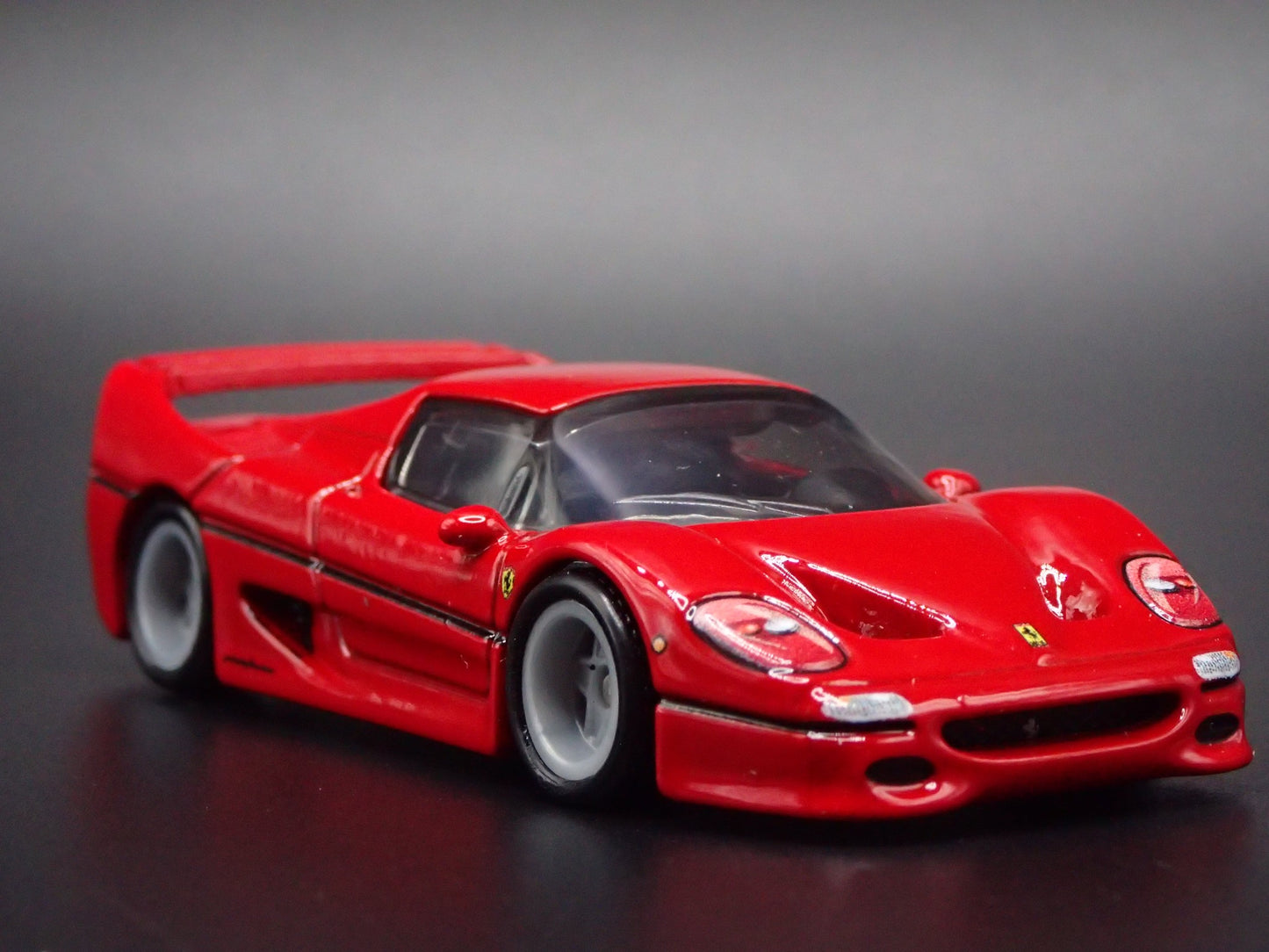 1995-1997 FERRARI F50 SUPER CAR 1:64 SCALE COLLECTIBLE DIORAMA DIECAST MODEL CAR