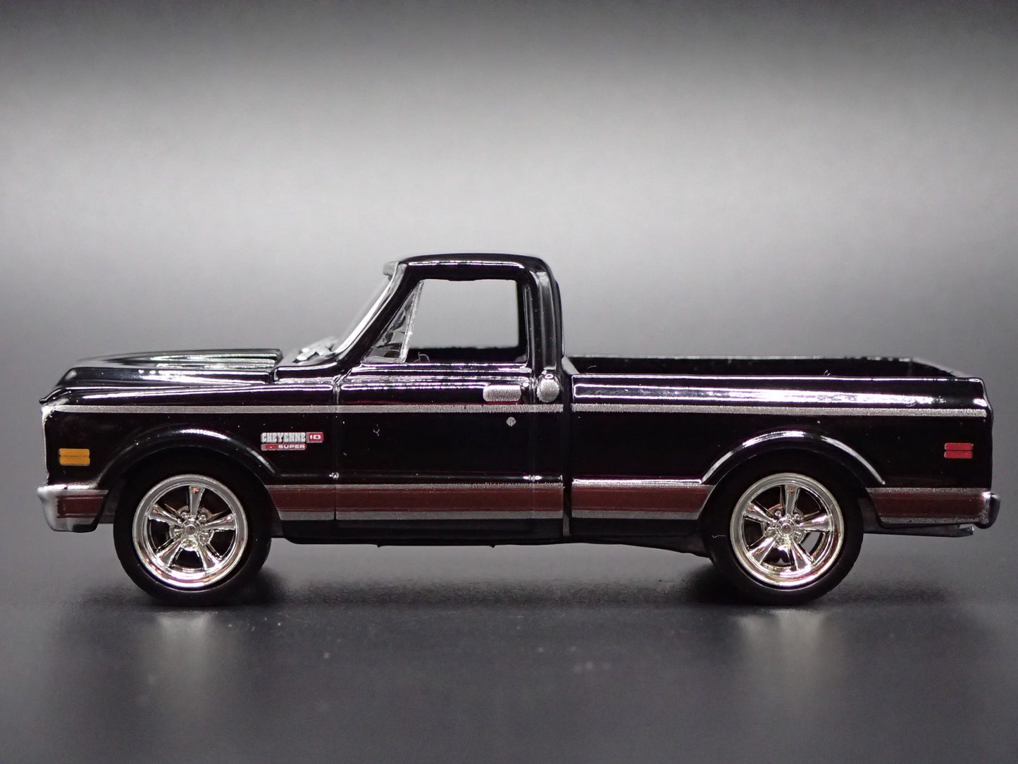 1972 72 CHEVY CHEVROLET C10 PICKUP TRUCK SHORT BED 1/64 SCALE DIECAST MODEL CAR