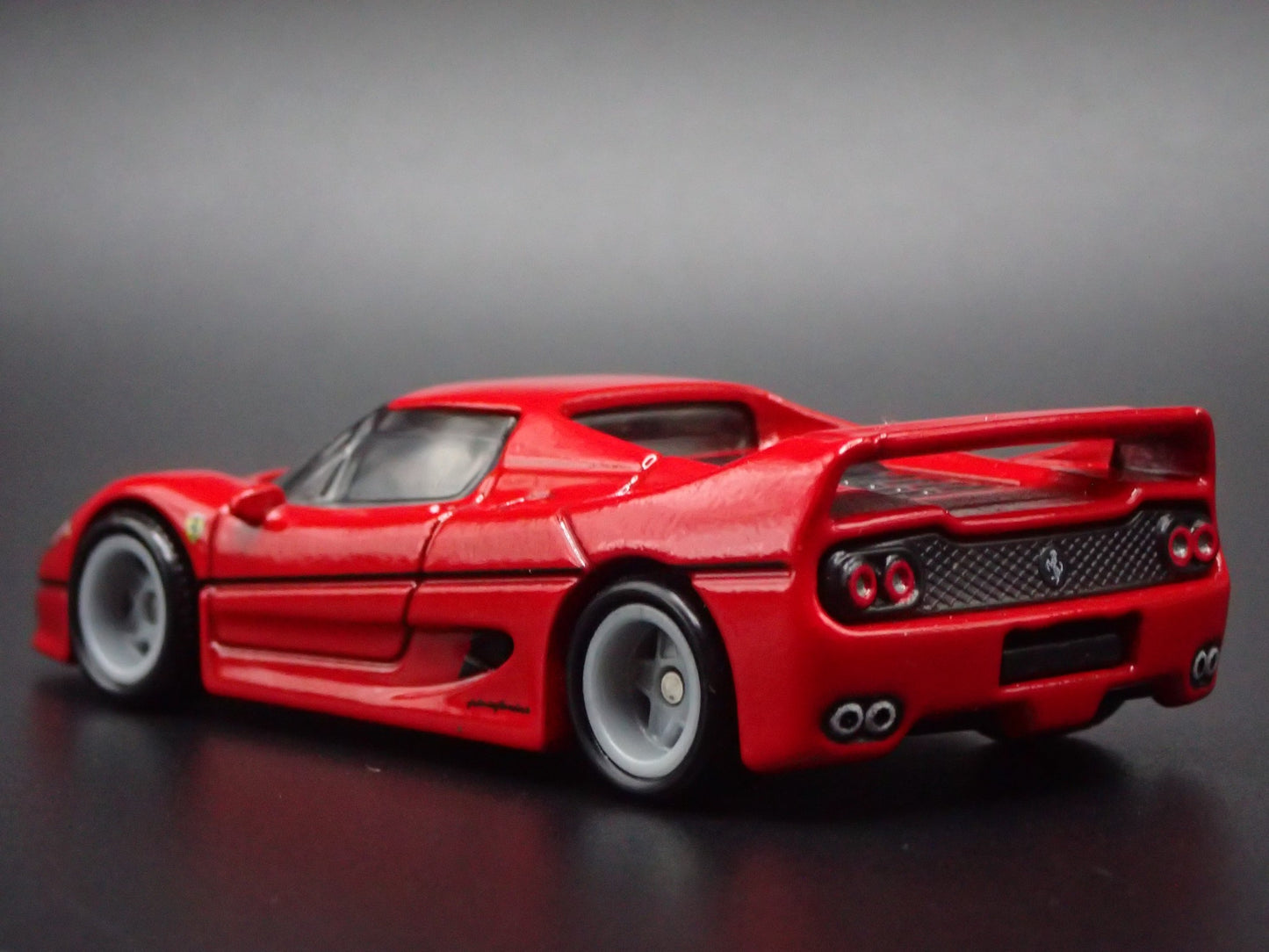 1995-1997 FERRARI F50 SUPER CAR 1:64 SCALE COLLECTIBLE DIORAMA DIECAST MODEL CAR