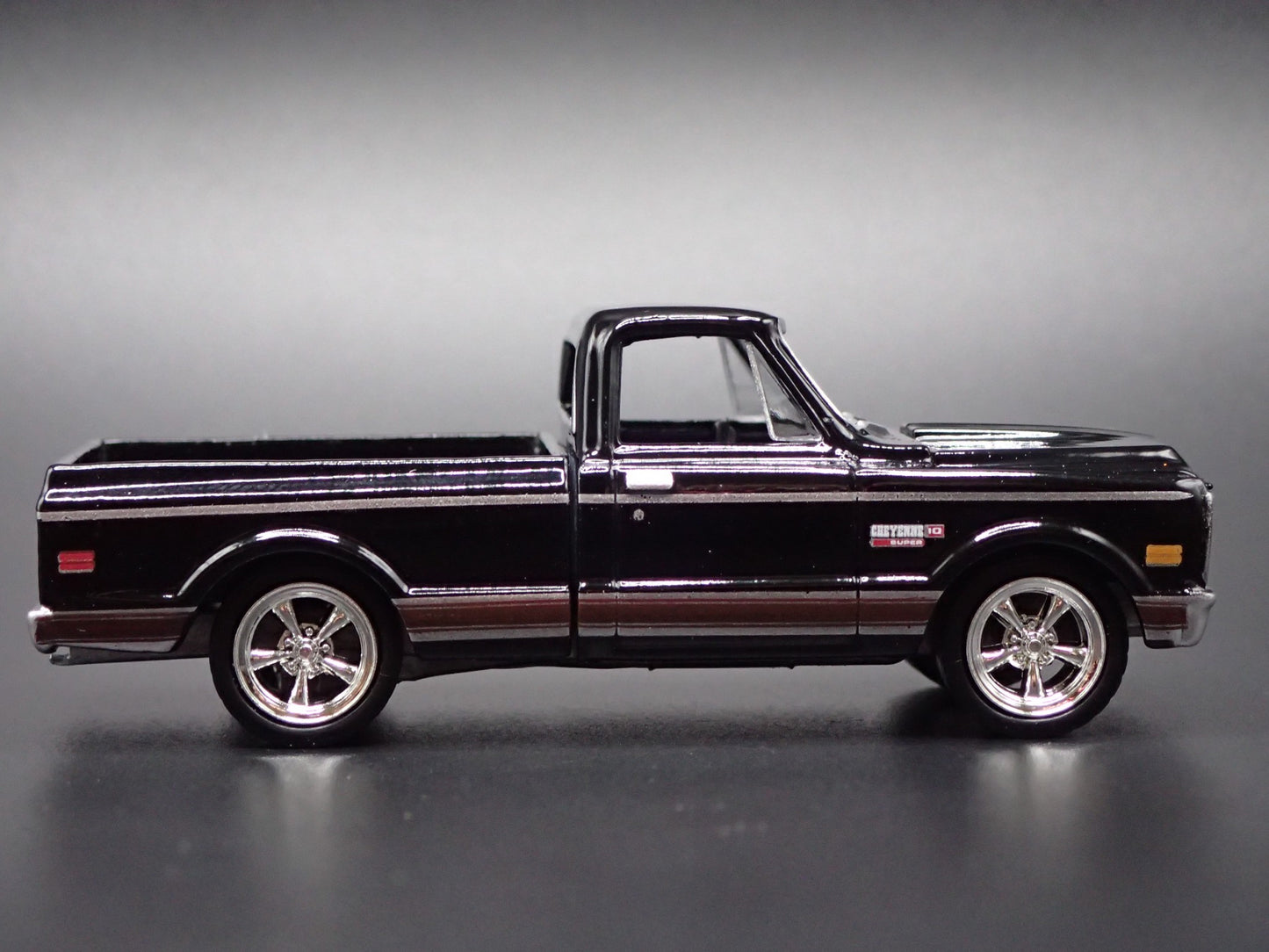 1972 72 CHEVY CHEVROLET C10 PICKUP TRUCK SHORT BED 1/64 SCALE DIECAST MODEL CAR
