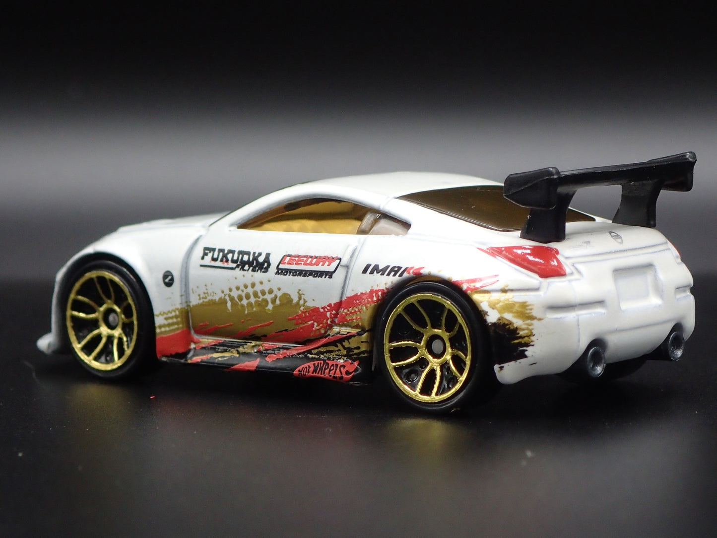 2003-2009 NISSAN 350Z JDM WHITE 1:64 SCALE COLLECTIBLE DIORAMA DIECAST MODEL CAR
