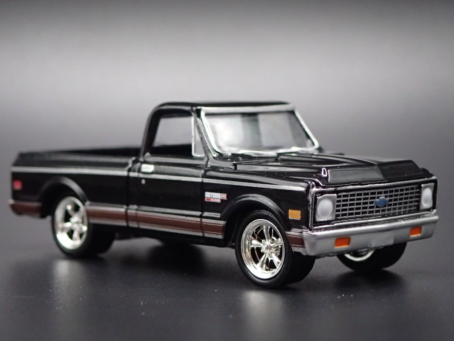 1972 72 CHEVY CHEVROLET C10 PICKUP TRUCK SHORT BED 1/64 SCALE DIECAST MODEL CAR