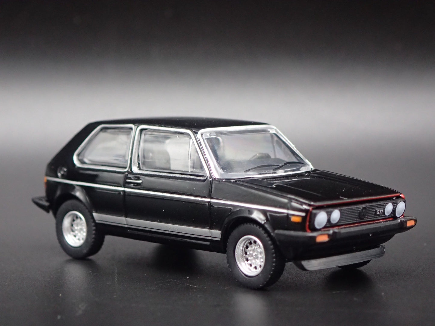 1983 83 VW VOLKSWAGEN GOLF GTI MK1 BLACK 1:64 SCALE DIORAMA DIECAST MODEL CAR