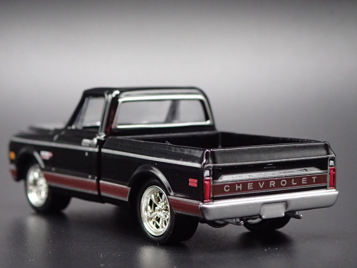 1972 72 CHEVY CHEVROLET C10 PICKUP TRUCK SHORT BED 1/64 SCALE DIECAST MODEL CAR