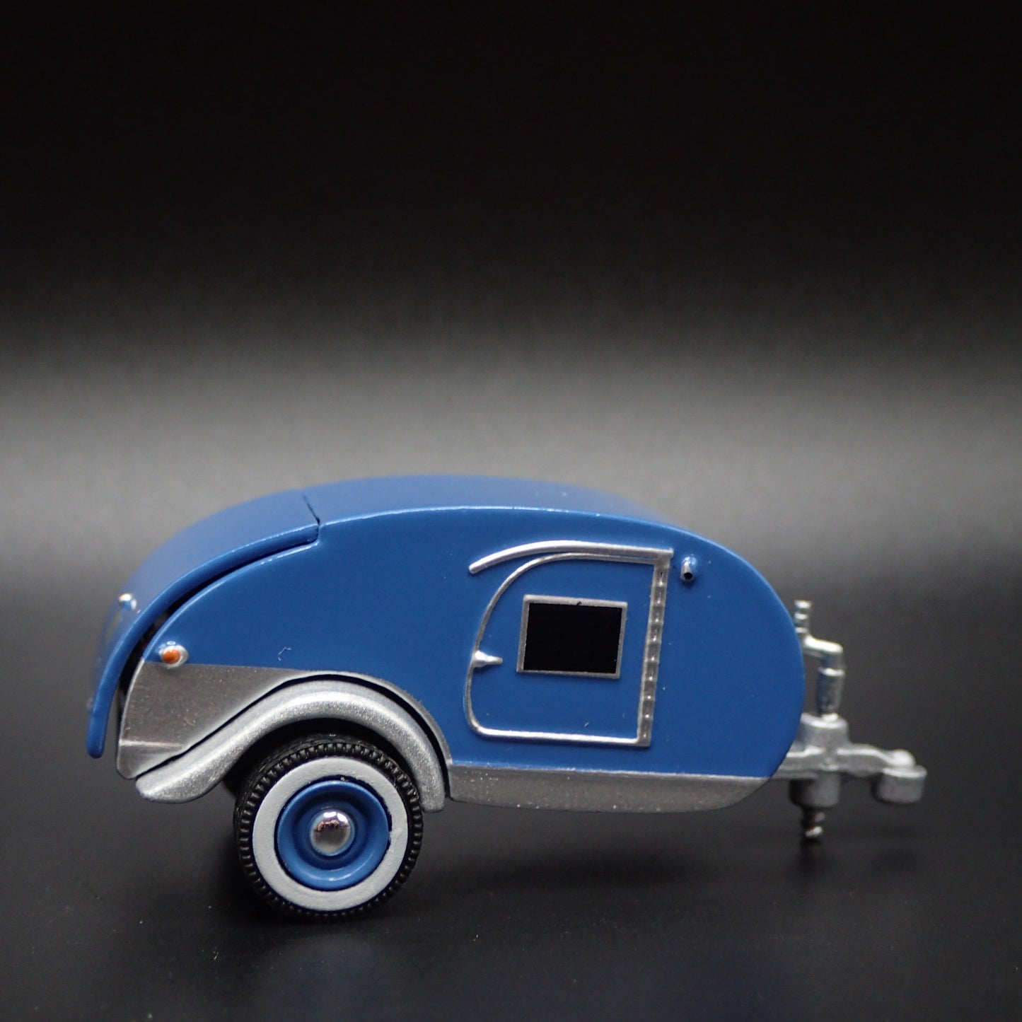 TEARDROP TRAVEL TRAILER CAMPER CANNED HAM 1:64 SCALE DIORAMA DIECAST MODEL CAR