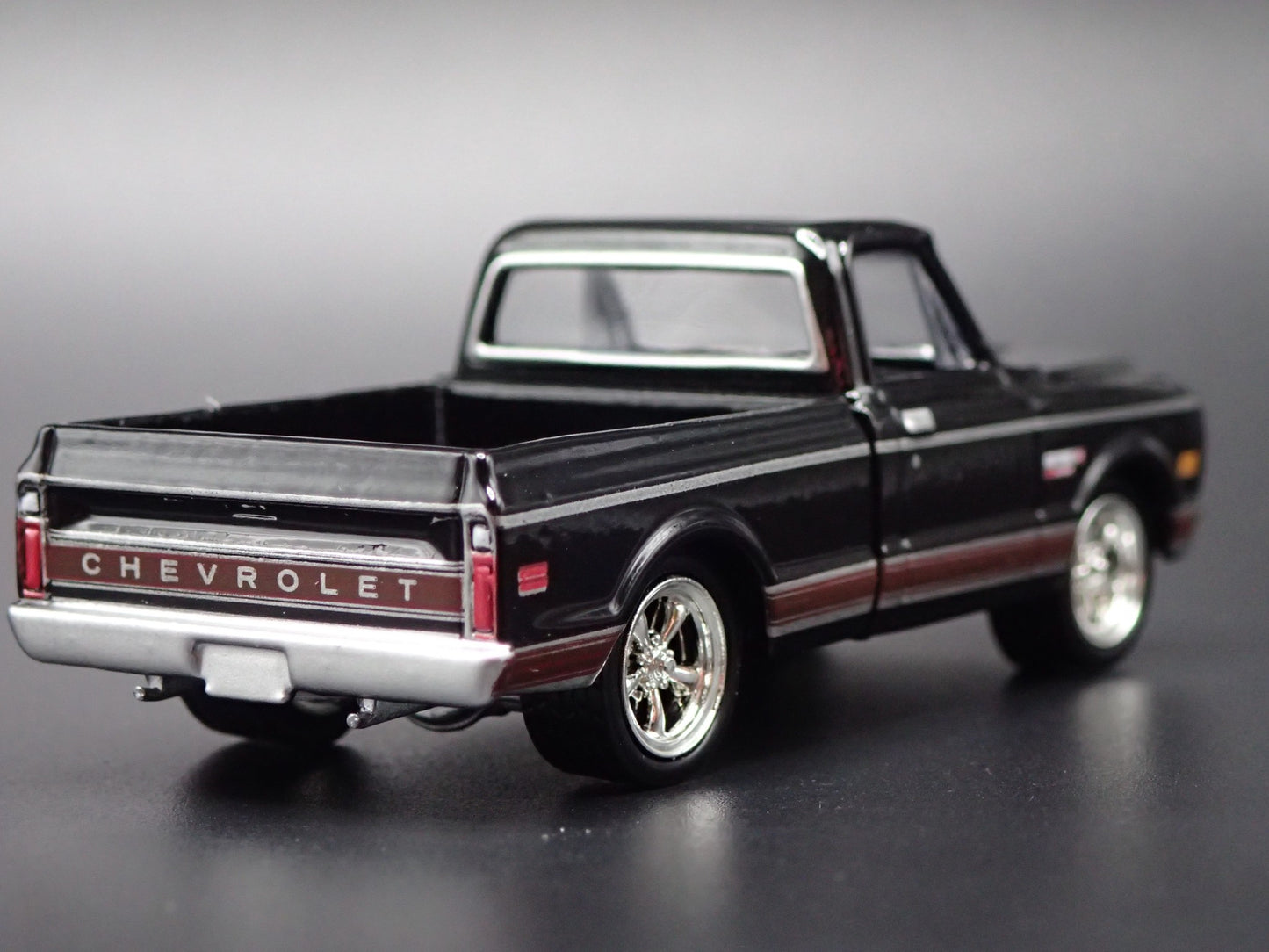 1972 72 CHEVY CHEVROLET C10 PICKUP TRUCK SHORT BED 1/64 SCALE DIECAST MODEL CAR