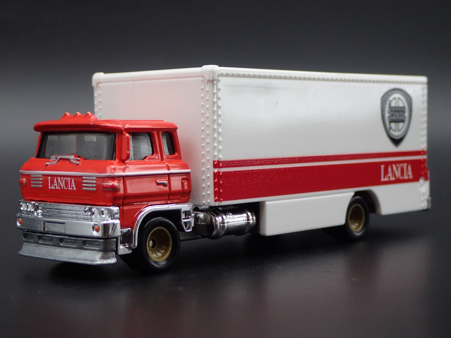 VINTAGE LANCIA CAR TRANSPORTER HAULER TRUCK 1:64 SCALE DIORAMA DIECAST MODEL