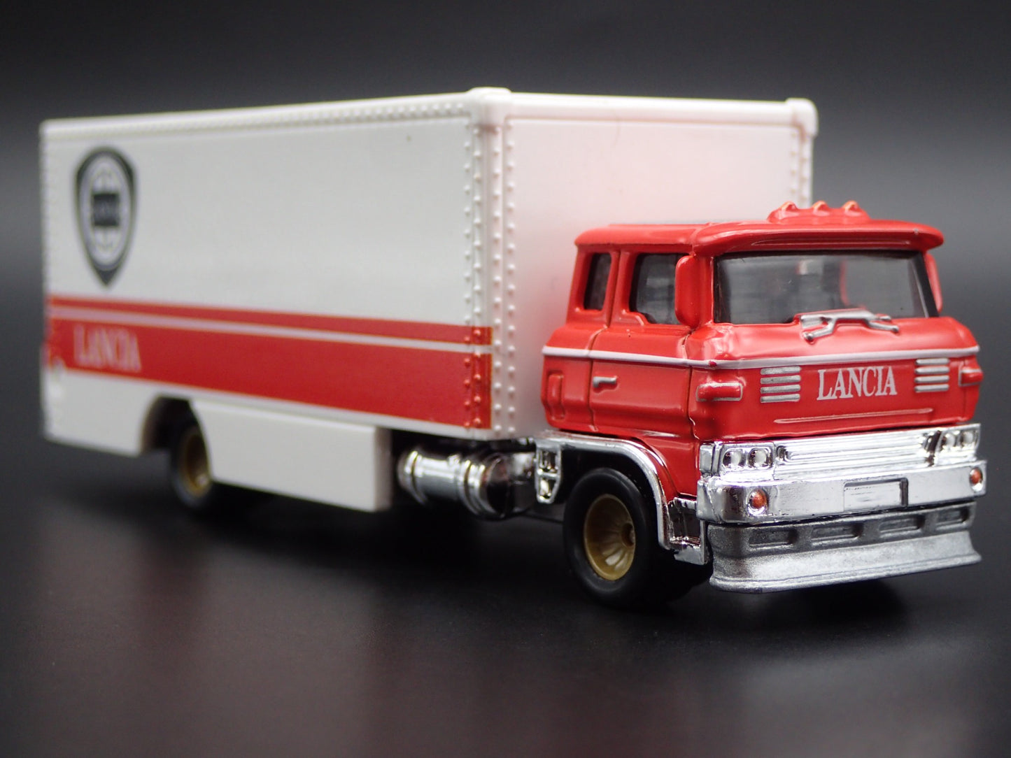 VINTAGE LANCIA CAR TRANSPORTER HAULER TRUCK 1:64 SCALE DIORAMA DIECAST MODEL