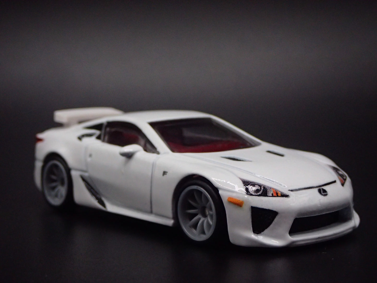 2010-2012 LEXUS LFA SUPER CAR 1/64 SCALE COLLECTIBLE DIORAMA DIECAST MODEL CAR