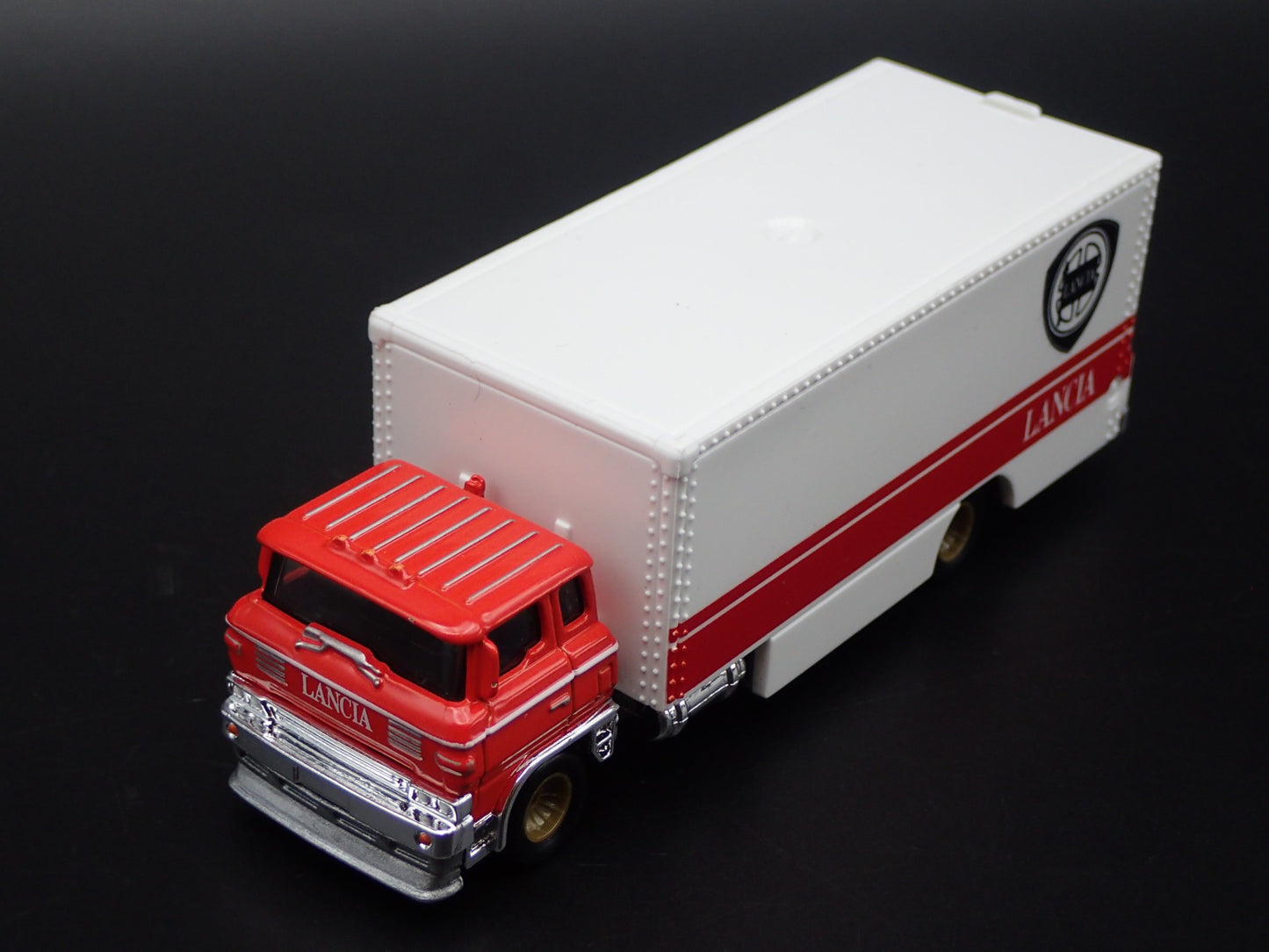 VINTAGE LANCIA CAR TRANSPORTER HAULER TRUCK 1:64 SCALE DIORAMA DIECAST MODEL