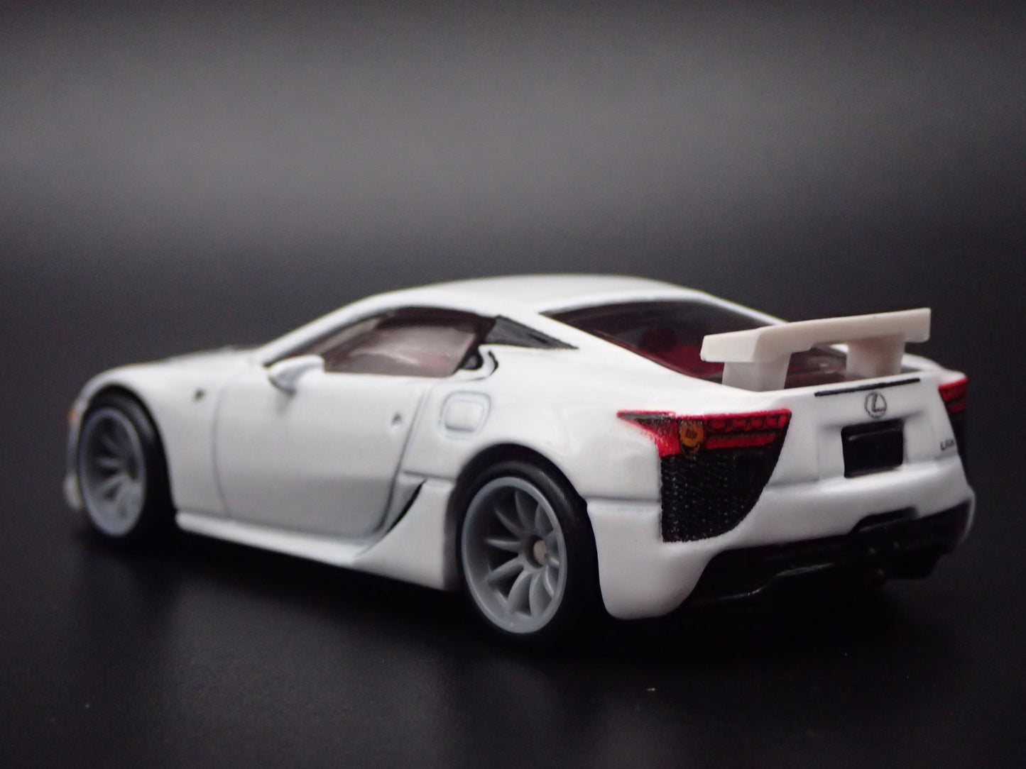 2010-2012 LEXUS LFA SUPER CAR 1/64 SCALE COLLECTIBLE DIORAMA DIECAST MODEL CAR