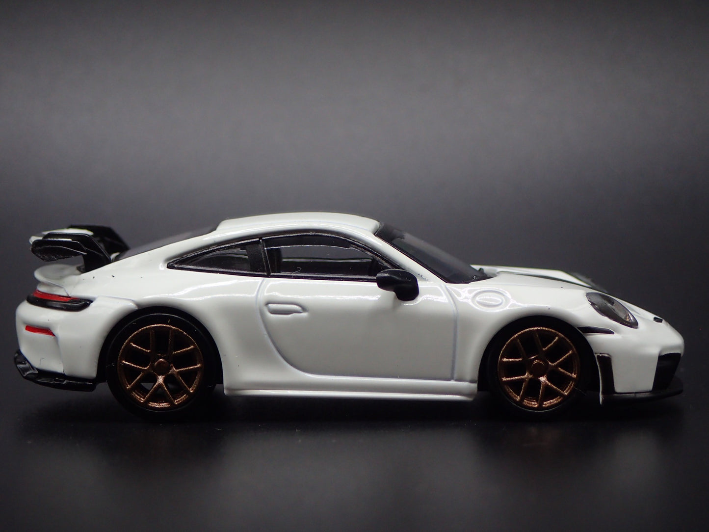2025-2026 PORSCHE 911 GT3 992.2 WHITE 1:64 SCALE COLLECTIBLE DIECAST MODEL CAR