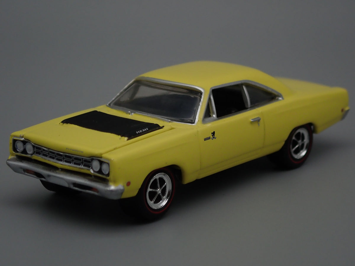1968 PLYMOUTH ROAD RUNNER HEMI 1:64 SCALE COLLECTIBLE DIORAMA DIECAST MODEL CAR-Burning Rubber Toy Company
