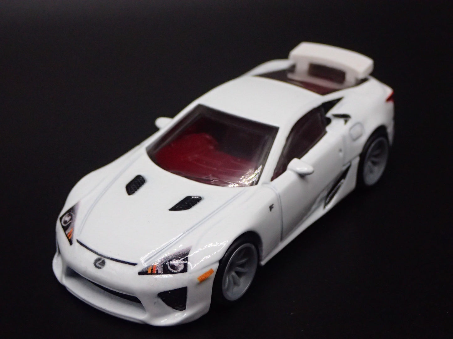 2010-2012 LEXUS LFA SUPER CAR 1/64 SCALE COLLECTIBLE DIORAMA DIECAST MODEL CAR