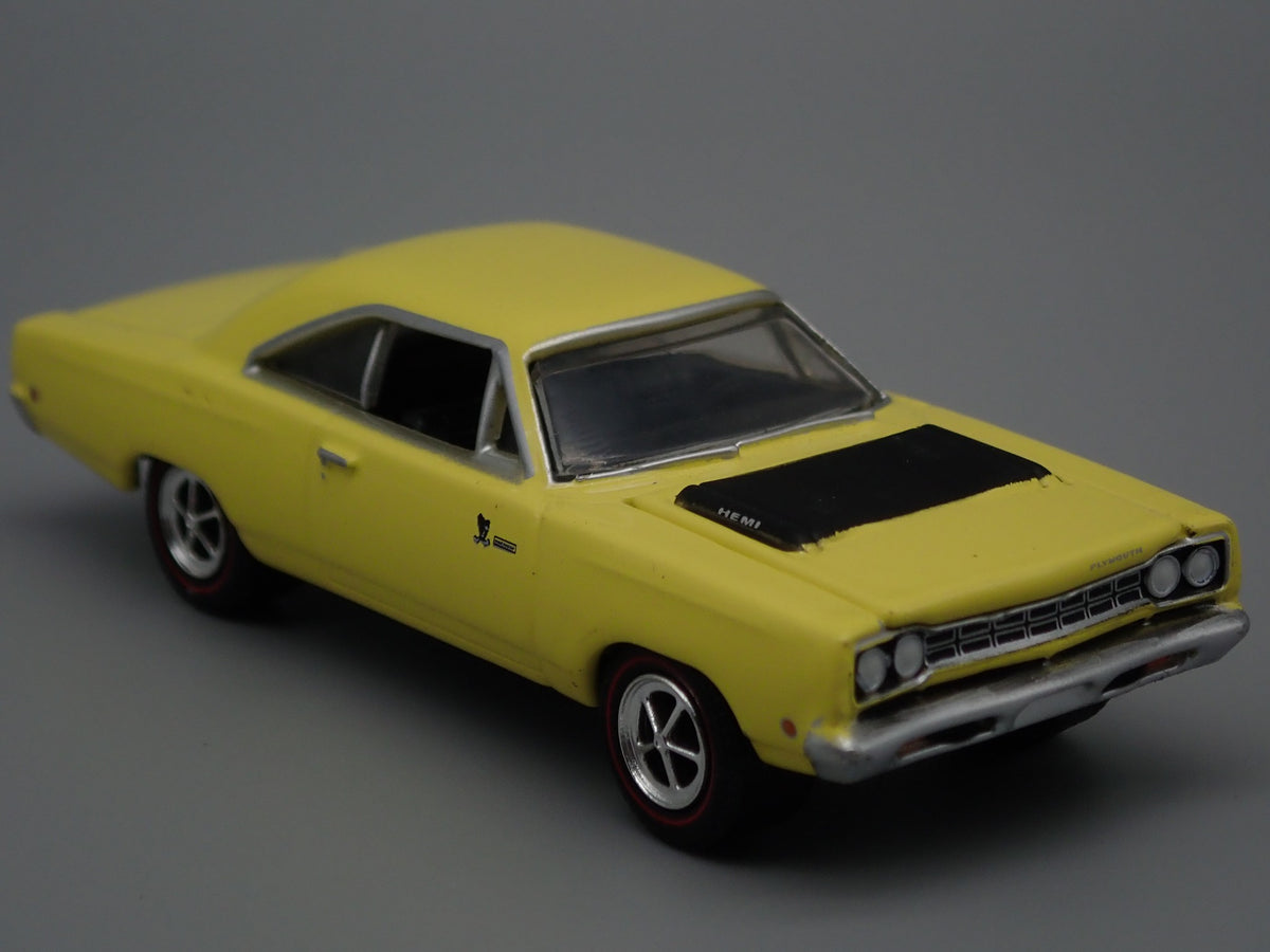 1968 PLYMOUTH ROAD RUNNER HEMI 1:64 SCALE COLLECTIBLE DIORAMA DIECAST MODEL CAR-Burning Rubber Toy Company