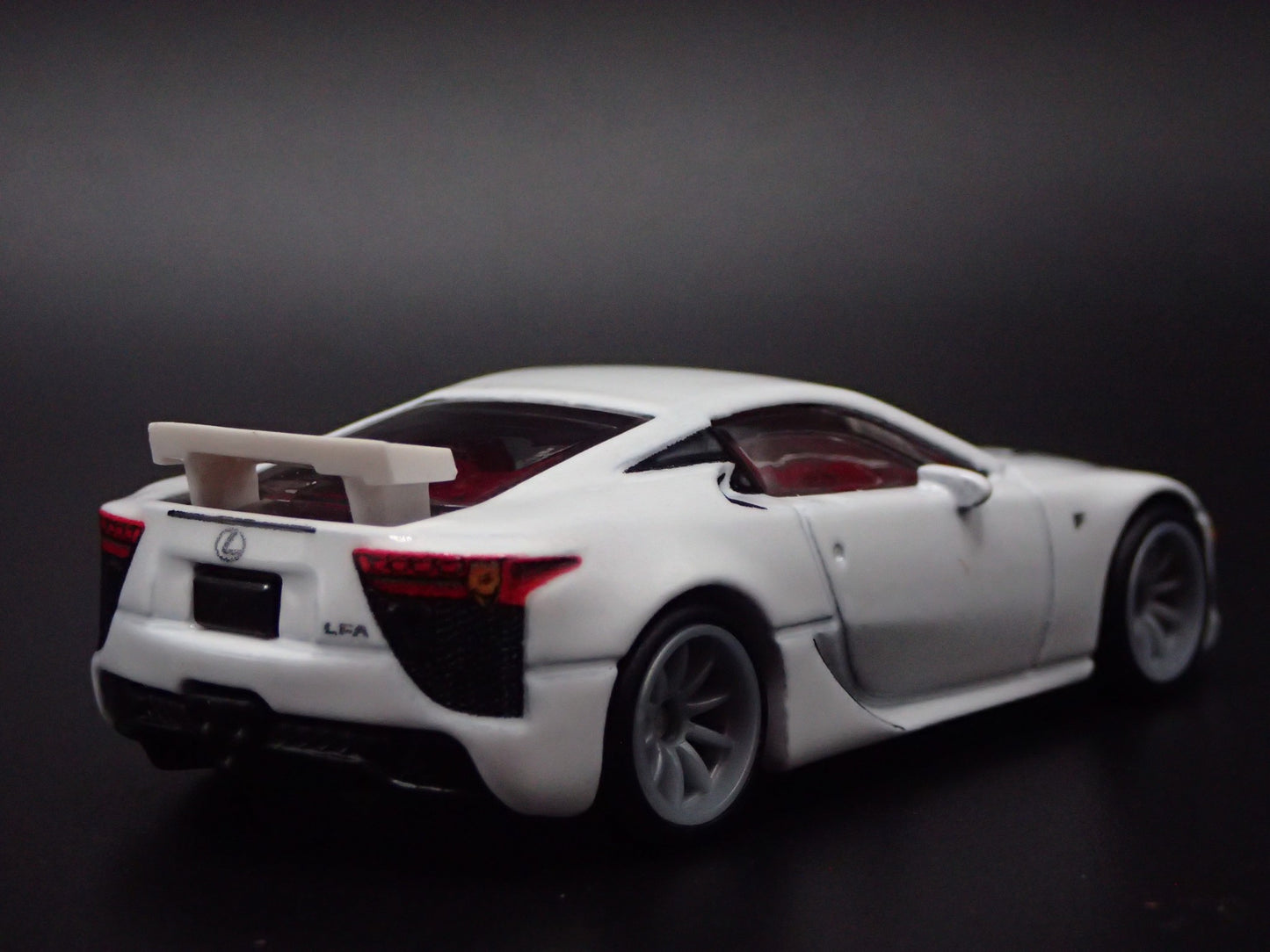 2010-2012 LEXUS LFA SUPER CAR 1/64 SCALE COLLECTIBLE DIORAMA DIECAST MODEL CAR