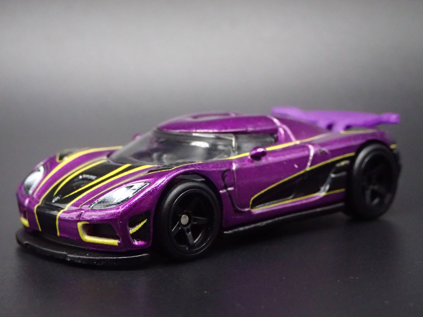 2010-2018 KOENIGSEGG AGERA RS SUPERCAR 1:64 SCALE DIORAMA DIECAST MODEL CAR