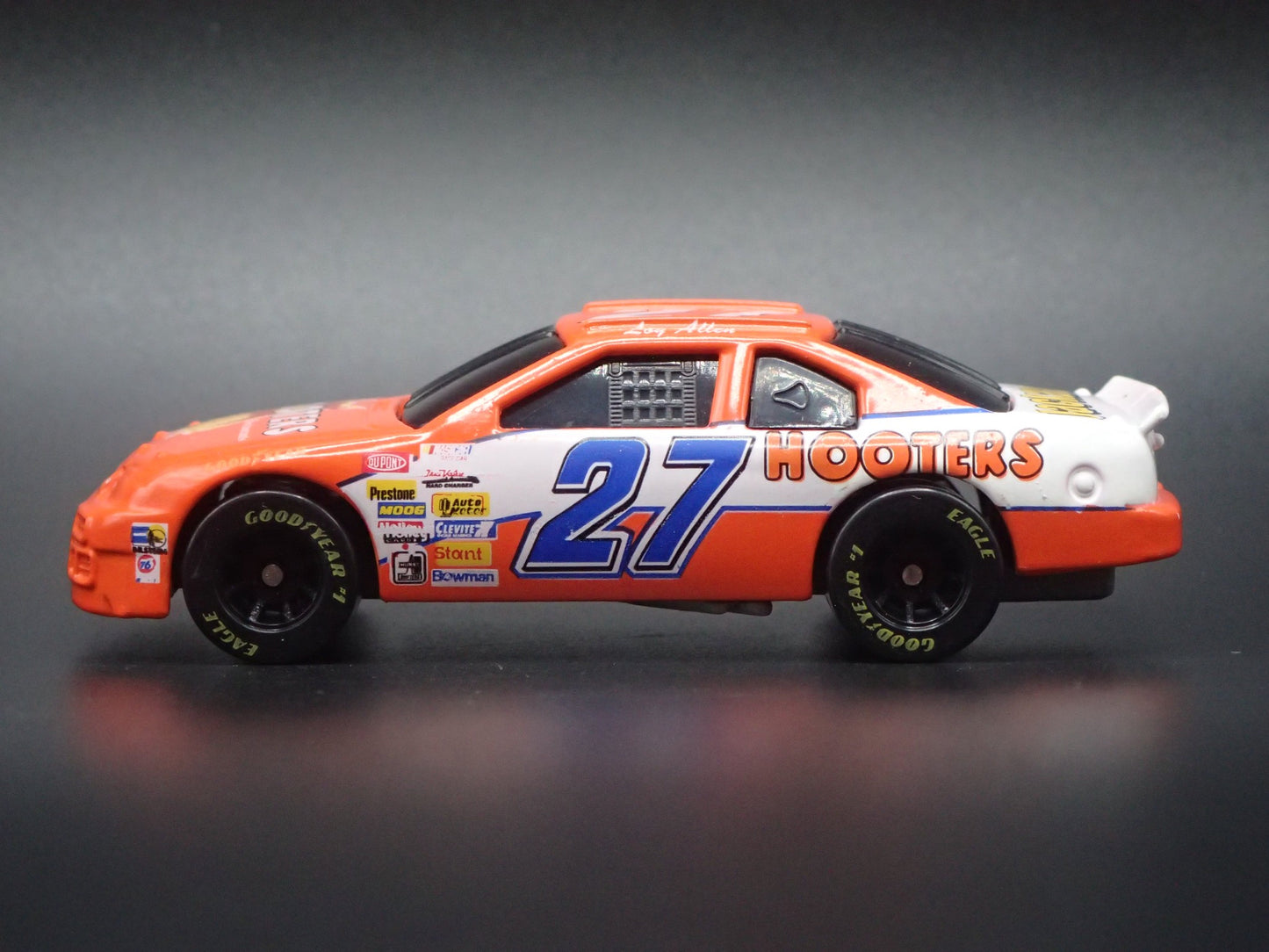 1995 FORD THUNDERBIRD 27 LOY ALLEN HOOTERS NASCAR 1:64 SCALE DIECAST MODEL CAR