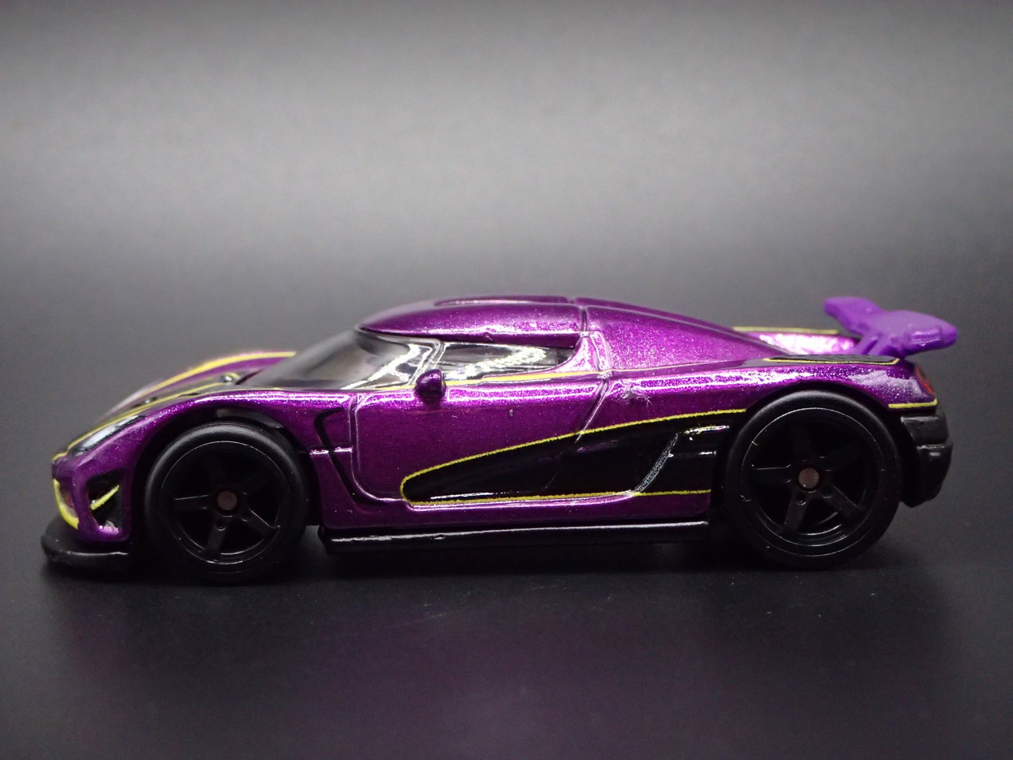 2010-2018 KOENIGSEGG AGERA RS SUPERCAR 1:64 SCALE DIORAMA DIECAST MODEL CAR