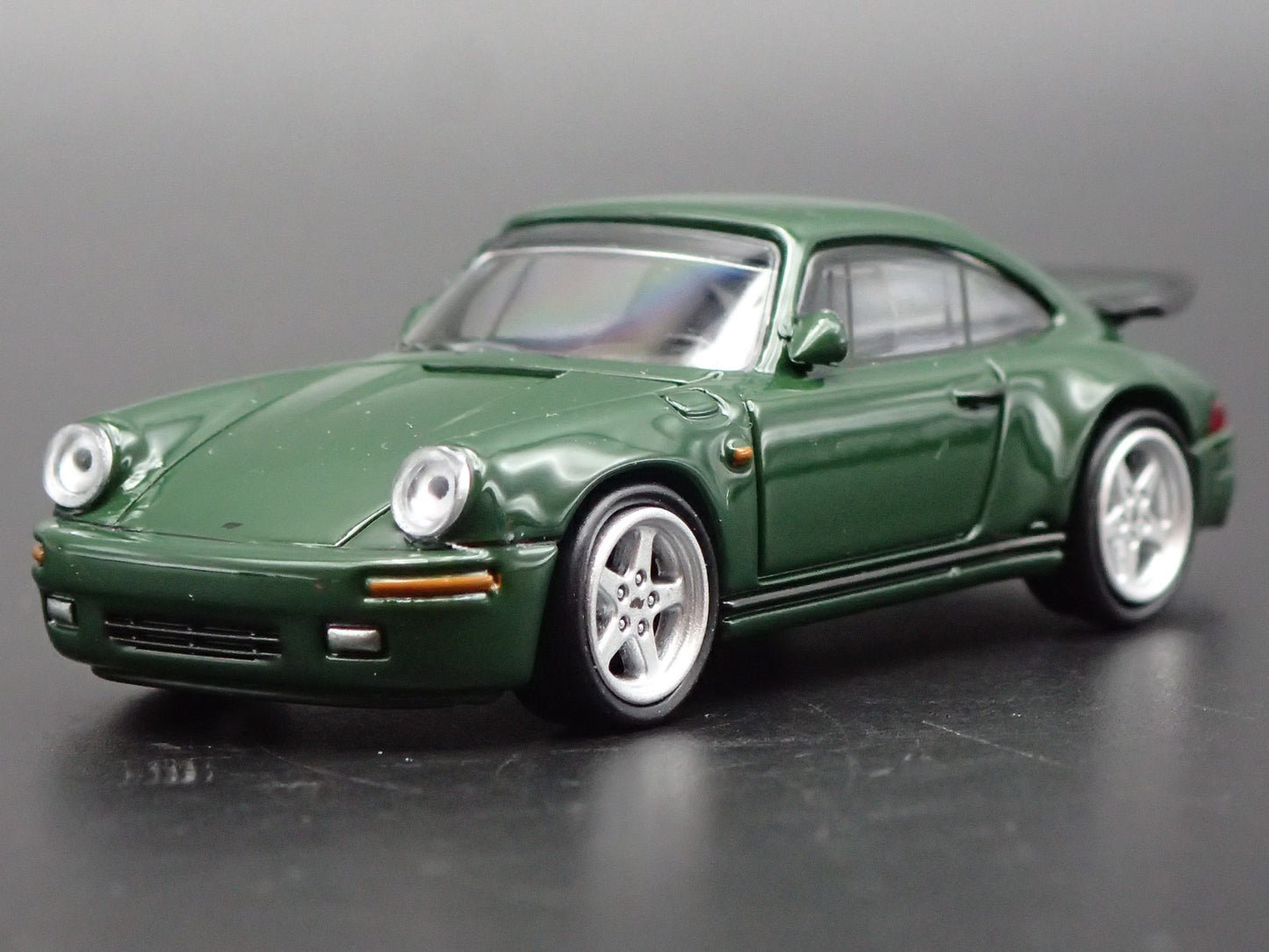 1987-1996 PORSCHE 911 CARRERA 3.2 RUF CTR 1:64 SCALE DIORAMA DIECAST MODEL CAR