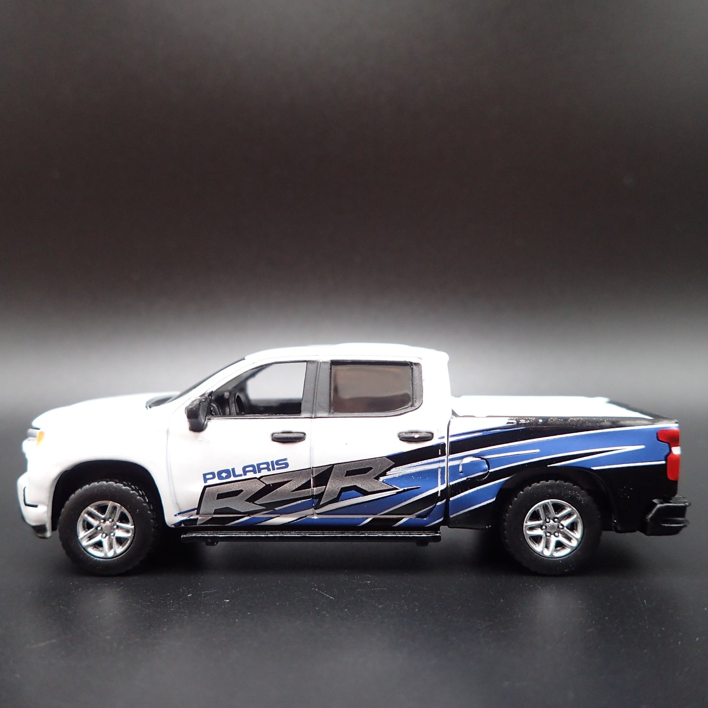 2020 20 CHEVY CHEVROLET SILVERADO PICKUP TRUCK  RZR 1:64 SCALE DIECAST MODEL CAR