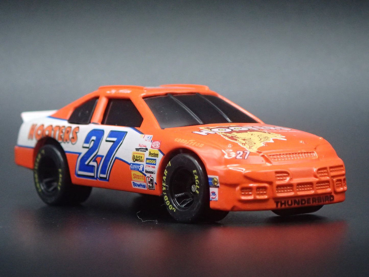 1995 FORD THUNDERBIRD 27 LOY ALLEN HOOTERS NASCAR 1:64 SCALE DIECAST MODEL CAR