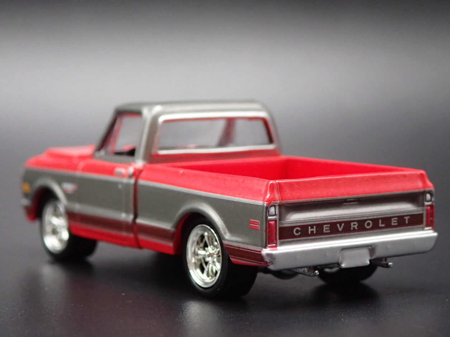 1972 72 CHEVY CHEVROLET C10 PICKUP TRUCK SHORT BED 1/64 SCALE DIECAST MODEL CAR