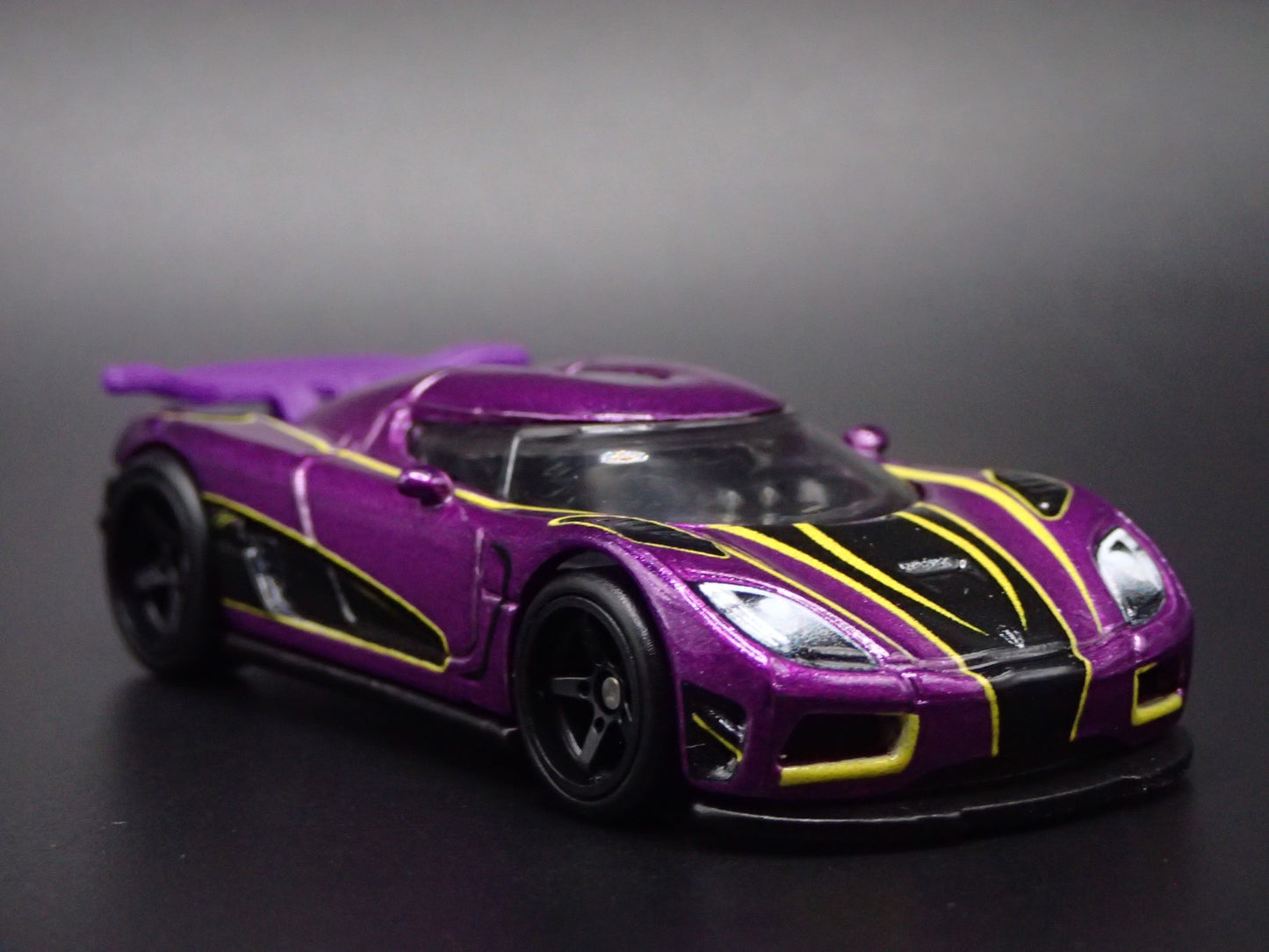 2010-2018 KOENIGSEGG AGERA RS SUPERCAR 1:64 SCALE DIORAMA DIECAST MODEL CAR