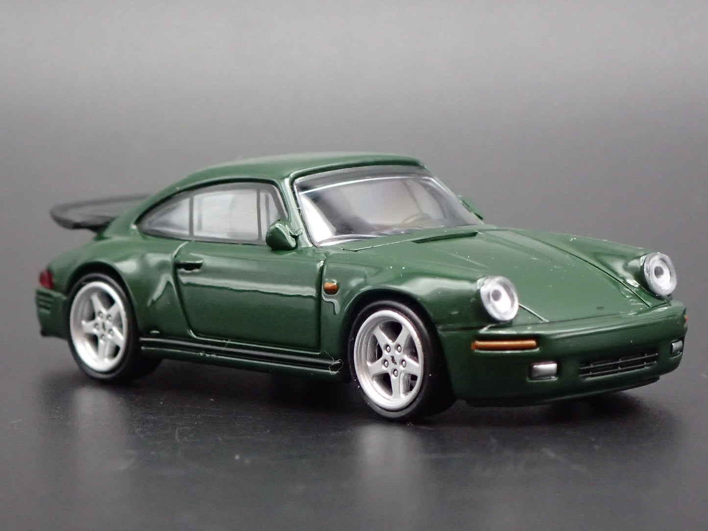 1987-1996 PORSCHE 911 CARRERA 3.2 RUF CTR 1:64 SCALE DIORAMA DIECAST MODEL CAR