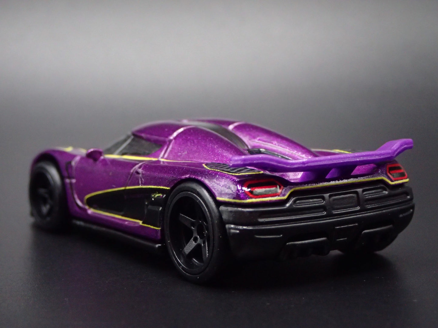 2010-2018 KOENIGSEGG AGERA RS SUPERCAR 1:64 SCALE DIORAMA DIECAST MODEL CAR