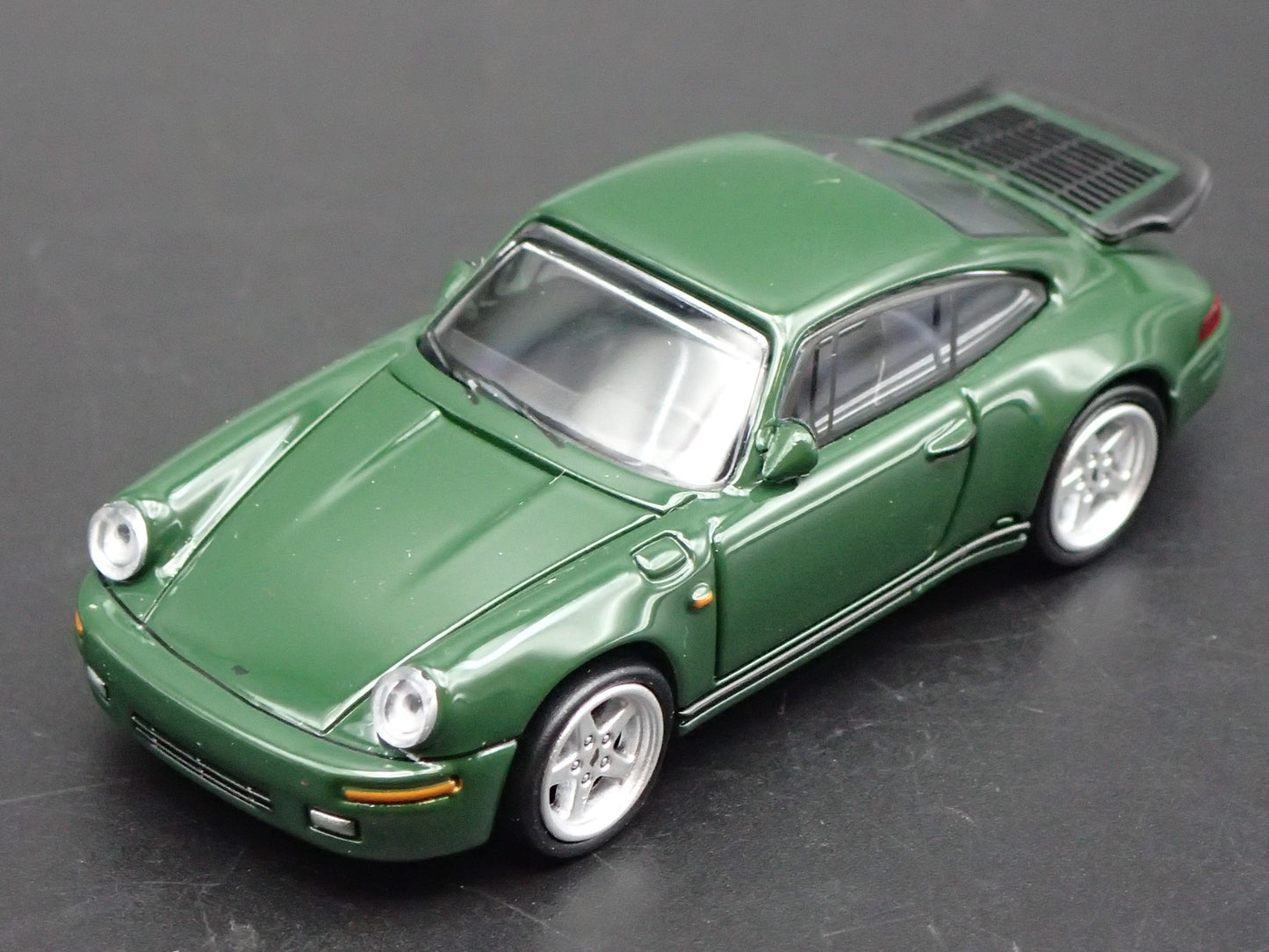 1987-1996 PORSCHE 911 CARRERA 3.2 RUF CTR 1:64 SCALE DIORAMA DIECAST MODEL CAR