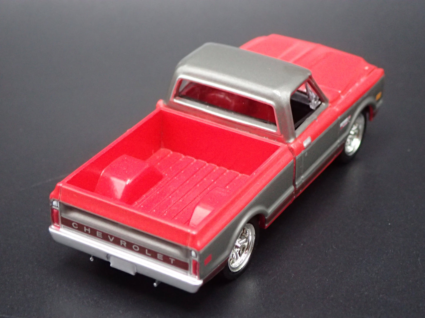 1972 72 CHEVY CHEVROLET C10 PICKUP TRUCK SHORT BED 1/64 SCALE DIECAST MODEL CAR