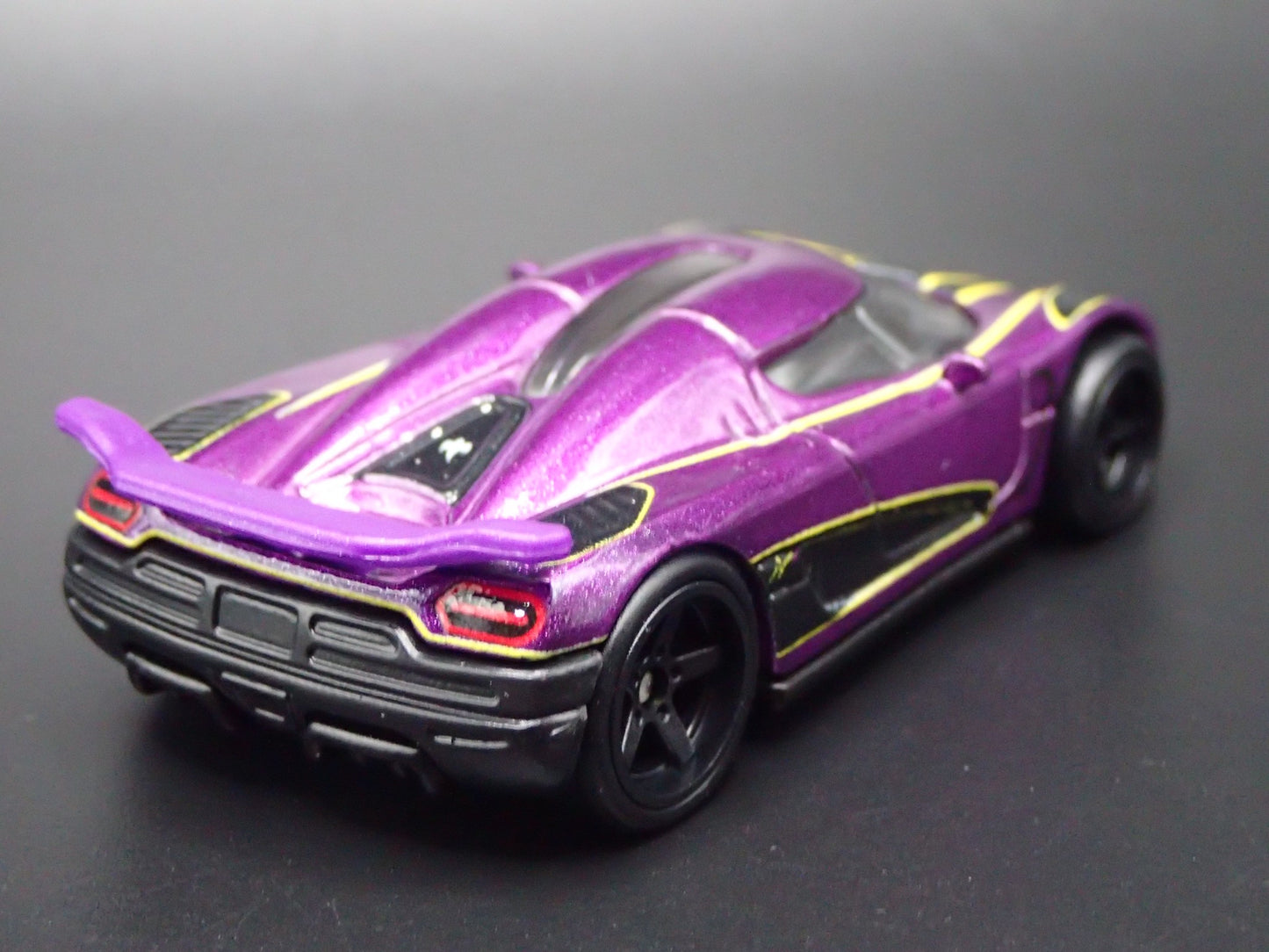 2010-2018 KOENIGSEGG AGERA RS SUPERCAR 1:64 SCALE DIORAMA DIECAST MODEL CAR
