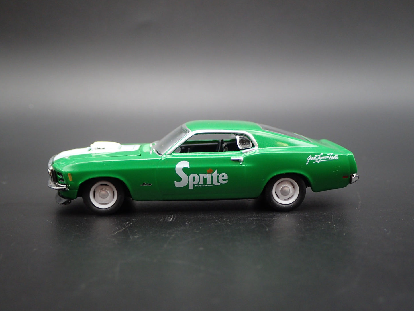 1970 70 FORD MUSTANG 428 SCJ FASTBACK SPRITE GREEN 1:64 SCALE DIECAST MODEL CAR