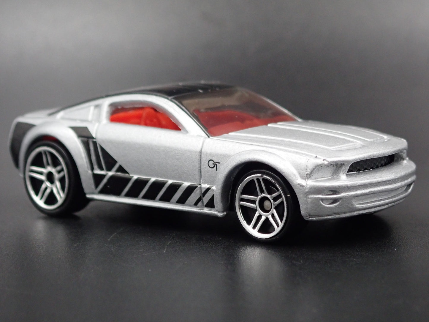 2004 04 FORD MUSTANG GT CONCEPT SILVER 1:64 SCALE COLLECTIBLE DIECAST MODEL CAR