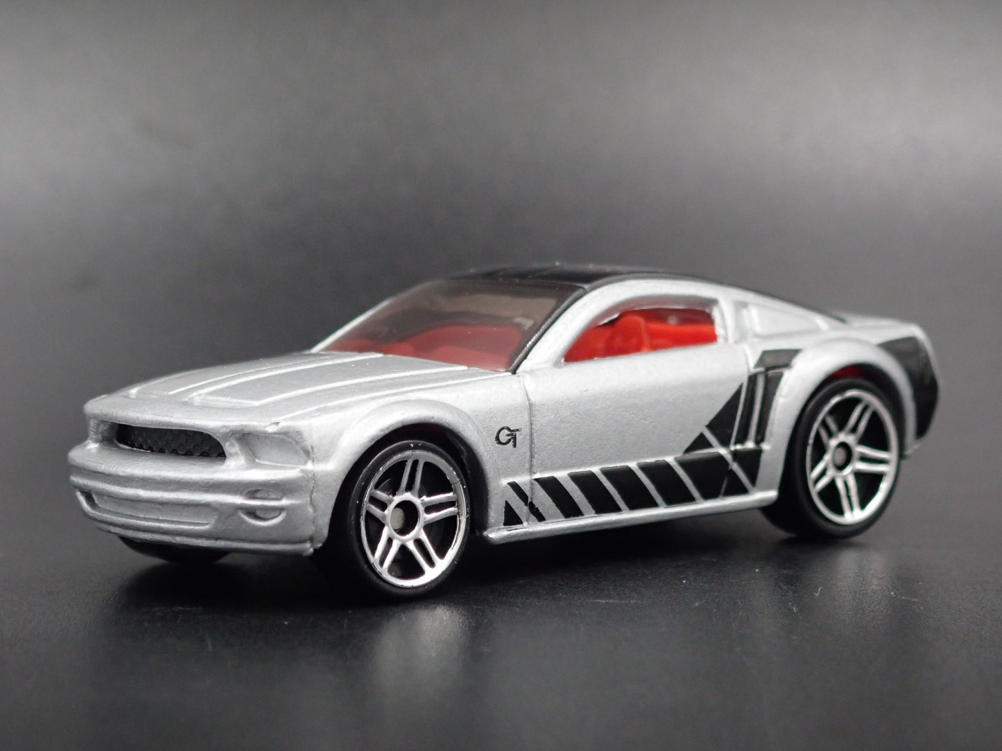 2004 04 FORD MUSTANG GT CONCEPT SILVER 1:64 SCALE COLLECTIBLE DIECAST MODEL CAR