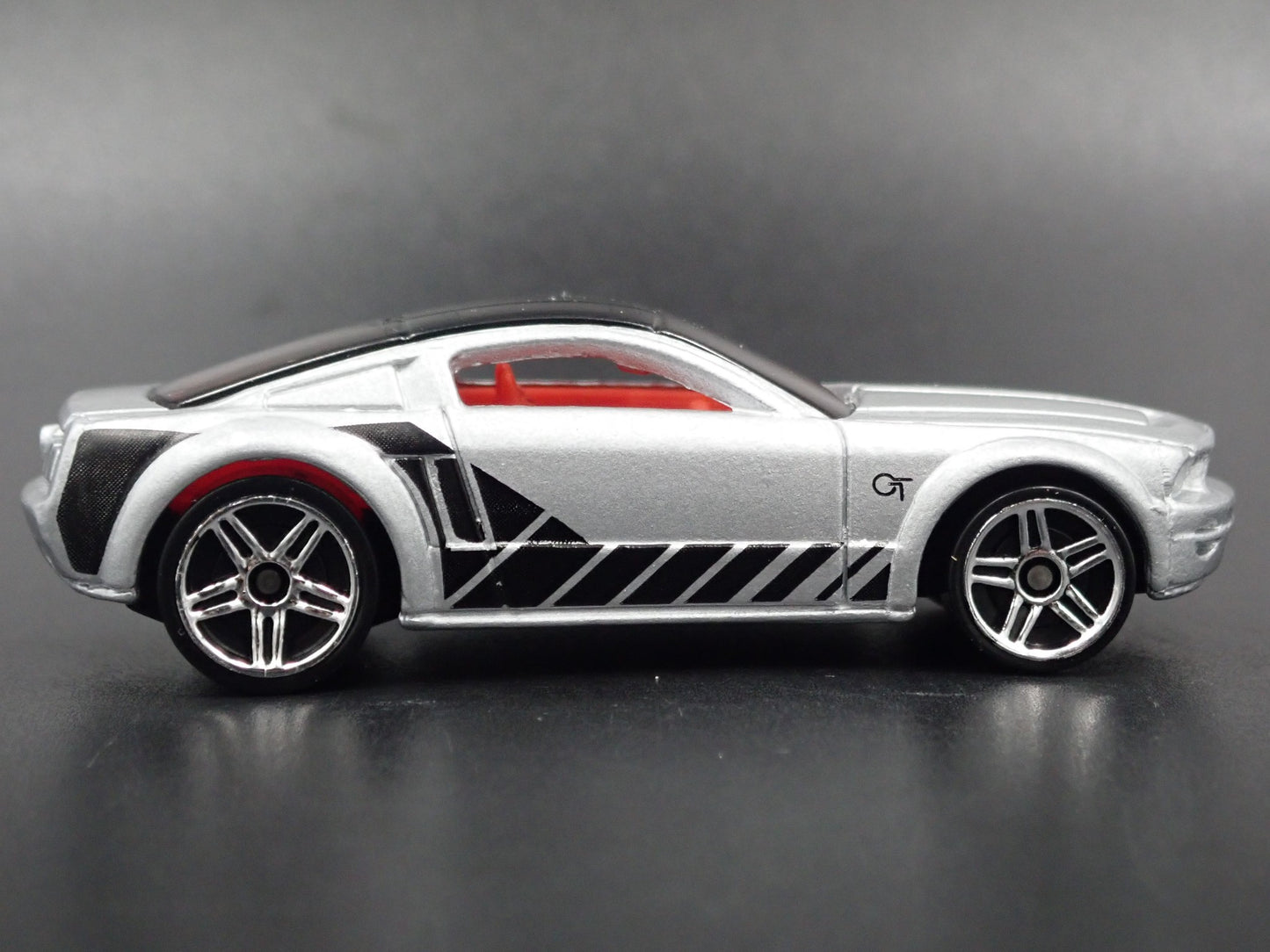 2004 04 FORD MUSTANG GT CONCEPT SILVER 1:64 SCALE COLLECTIBLE DIECAST MODEL CAR