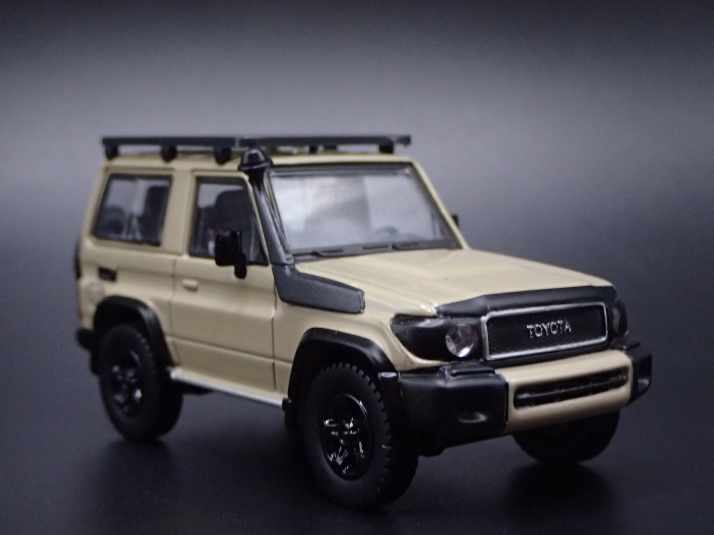 2022 22 TOYOTA LAND CRUISER 70 SERIES LC71 1/64 SCALE DIORAMA DIECAST MODEL CAR