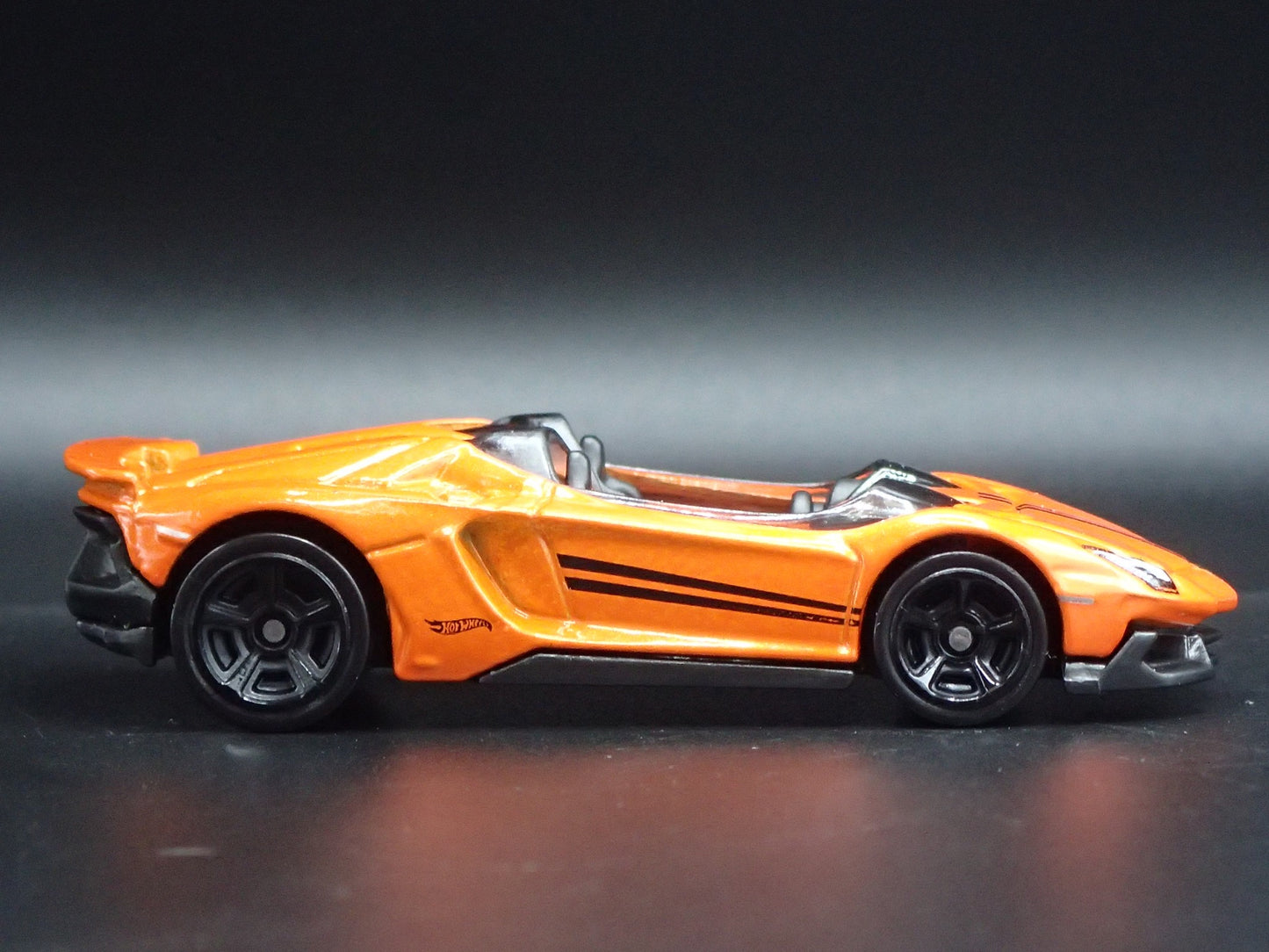 2019-2021 LAMBORGHINI AVENTADOR J SUPER CAR 1:64 SCALE DIORAMA DIECAST MODEL CAR