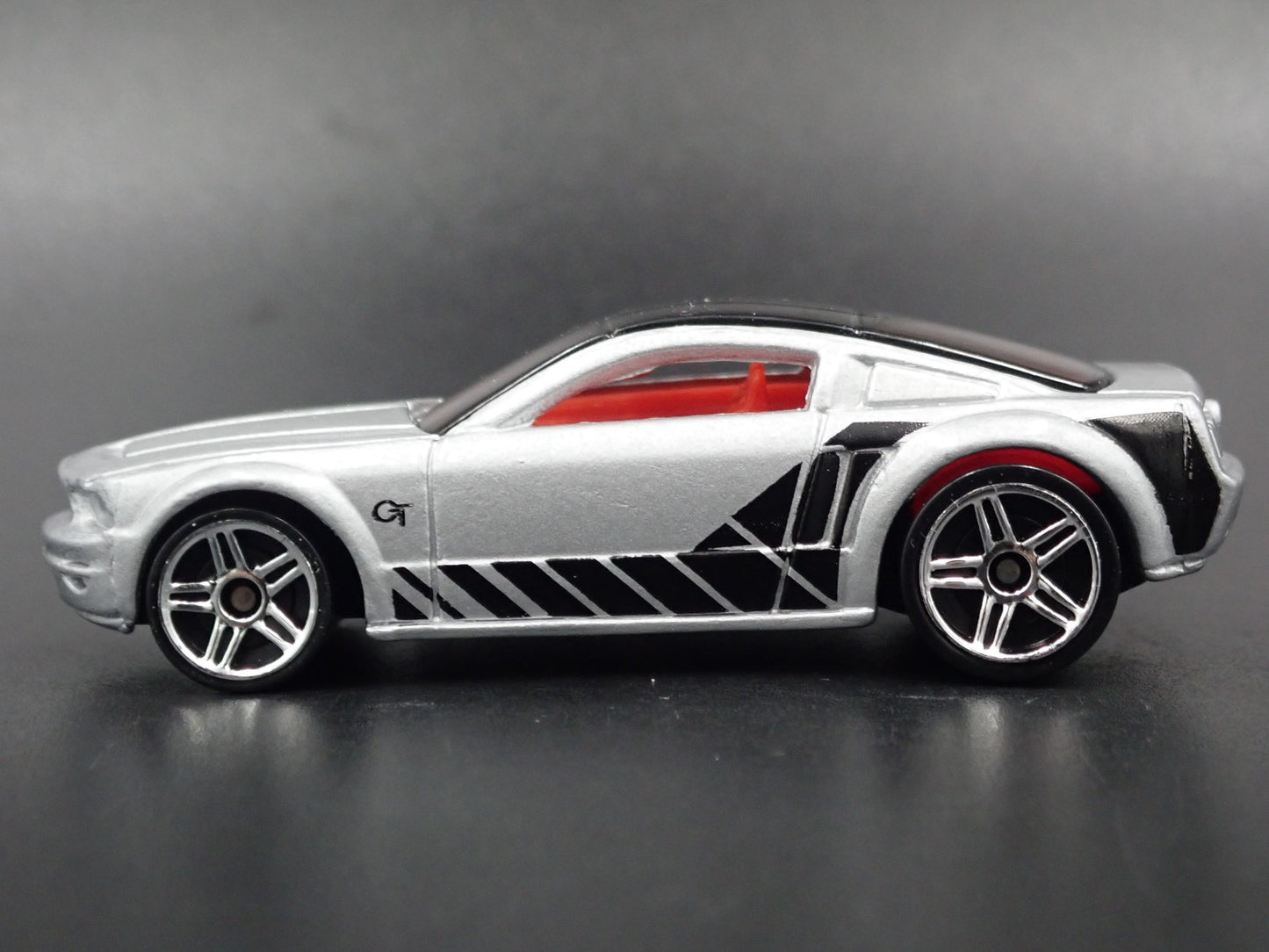 2004 04 FORD MUSTANG GT CONCEPT SILVER 1:64 SCALE COLLECTIBLE DIECAST MODEL CAR