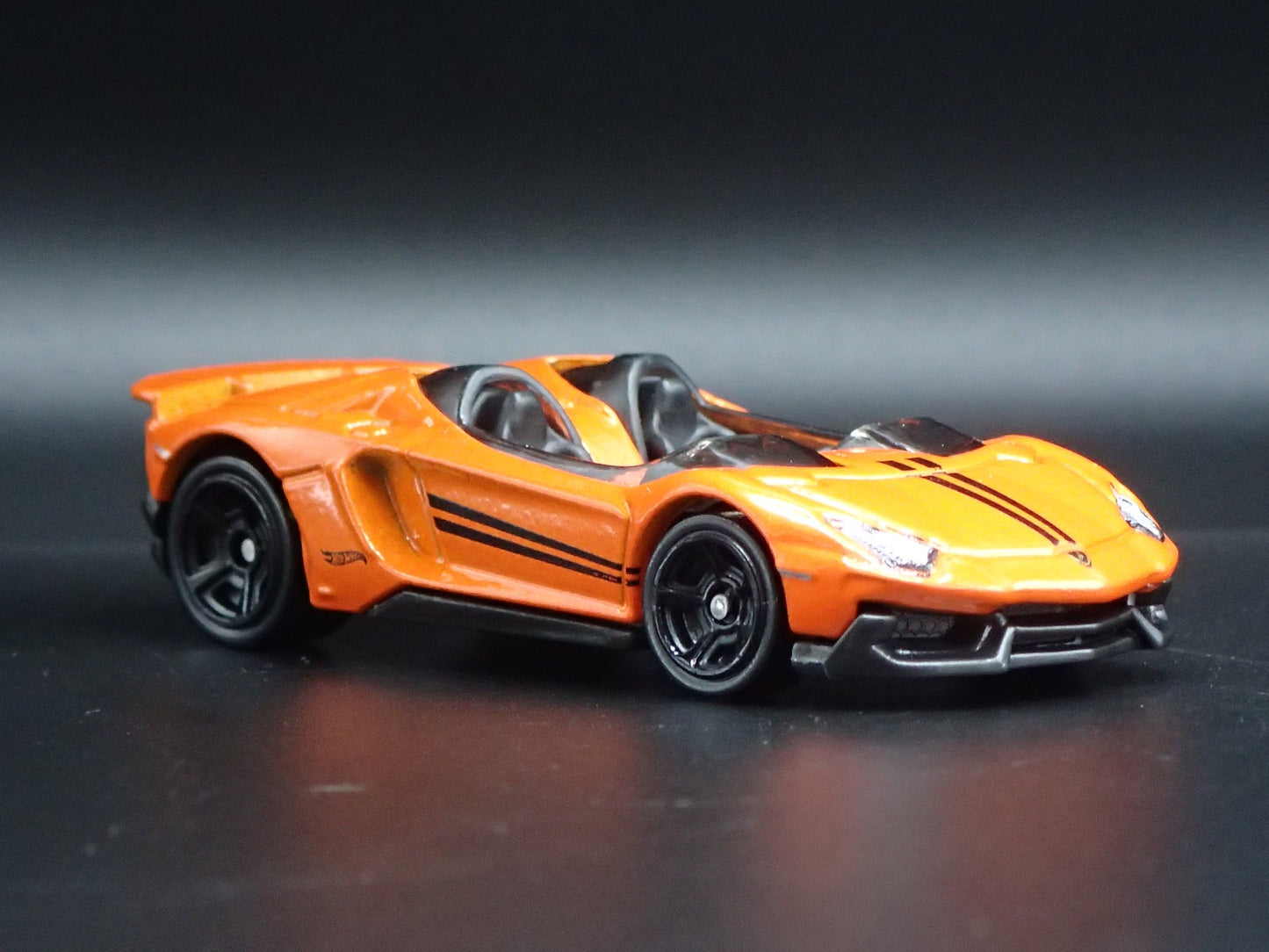 2019-2021 LAMBORGHINI AVENTADOR J SUPER CAR 1:64 SCALE DIORAMA DIECAST MODEL CAR