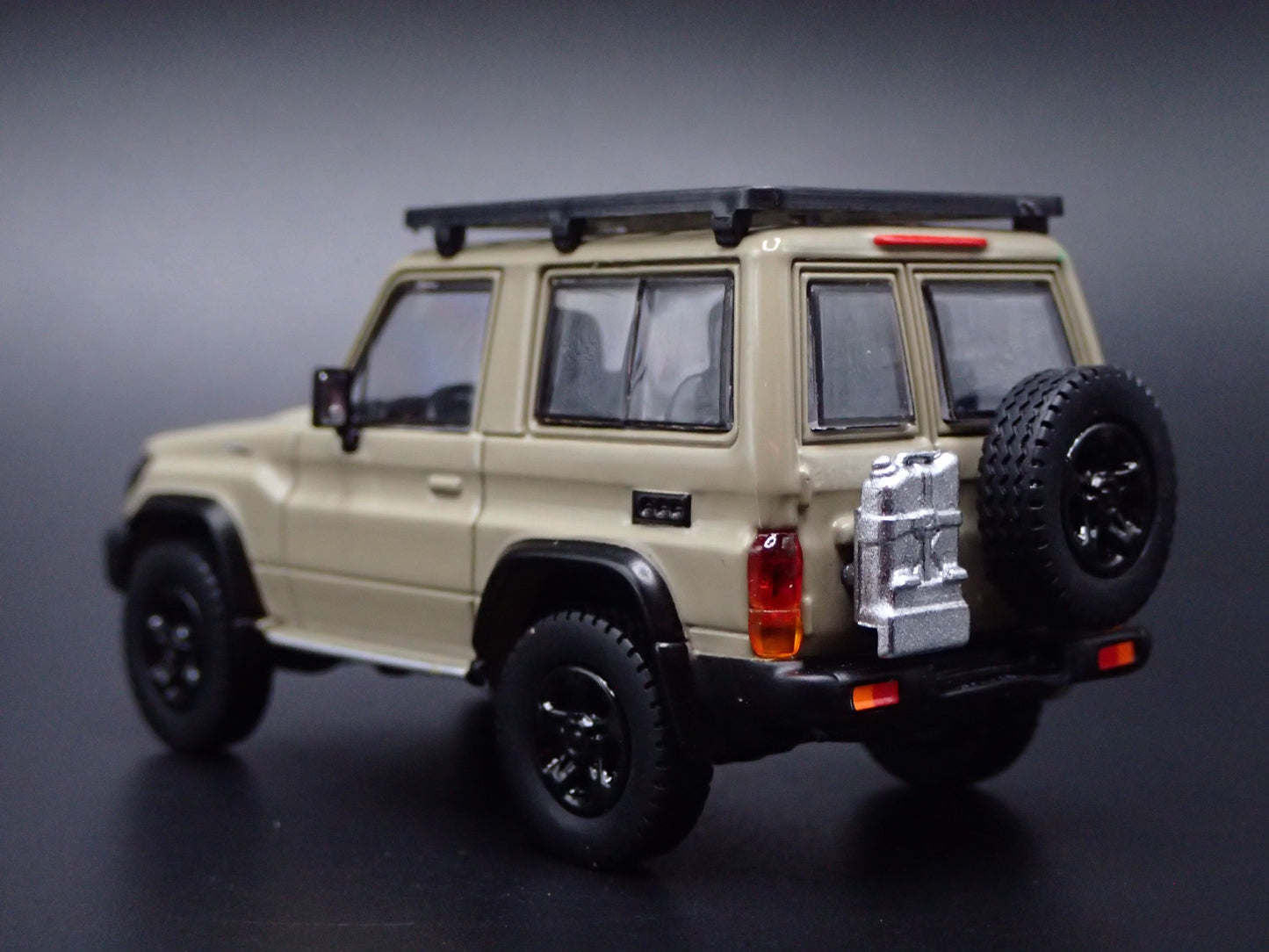 2022 22 TOYOTA LAND CRUISER 70 SERIES LC71 1/64 SCALE DIORAMA DIECAST MODEL CAR