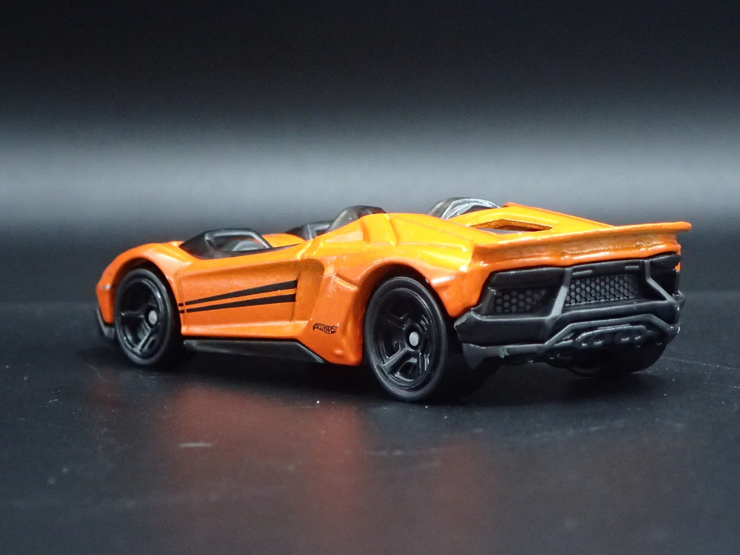 2019-2021 LAMBORGHINI AVENTADOR J SUPER CAR 1:64 SCALE DIORAMA DIECAST MODEL CAR