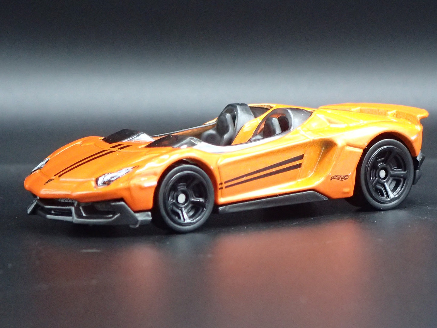 2019-2021 LAMBORGHINI AVENTADOR J SUPER CAR 1:64 SCALE DIORAMA DIECAST MODEL CAR