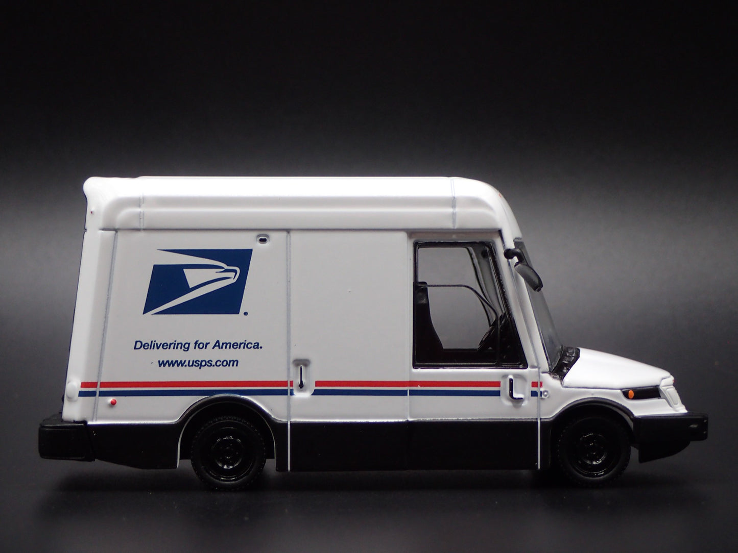 USPS UNITED STATES POSTAL SERVICE DELIVERY TRUCK NGDV 1:64 SCALE DIECAST MODEL