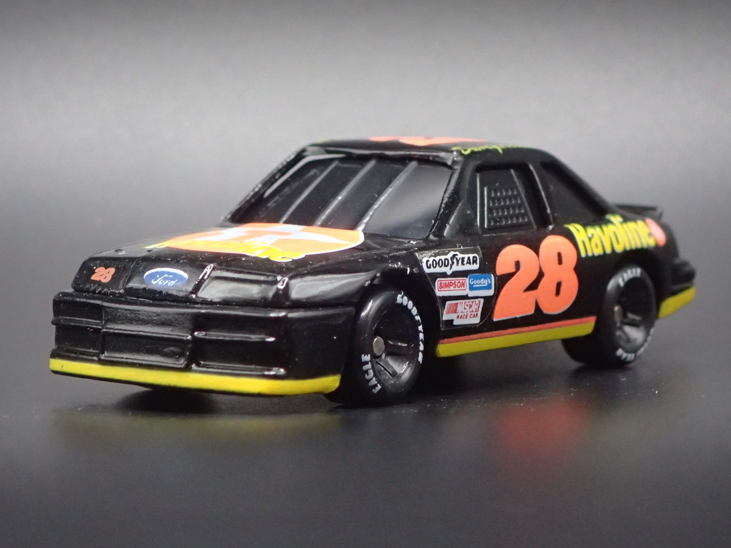1992 92 FORD THUNDERBIRD 28 DAVEY ALLISON NASCAR 1/64 SCALE DIECAST MODEL CAR