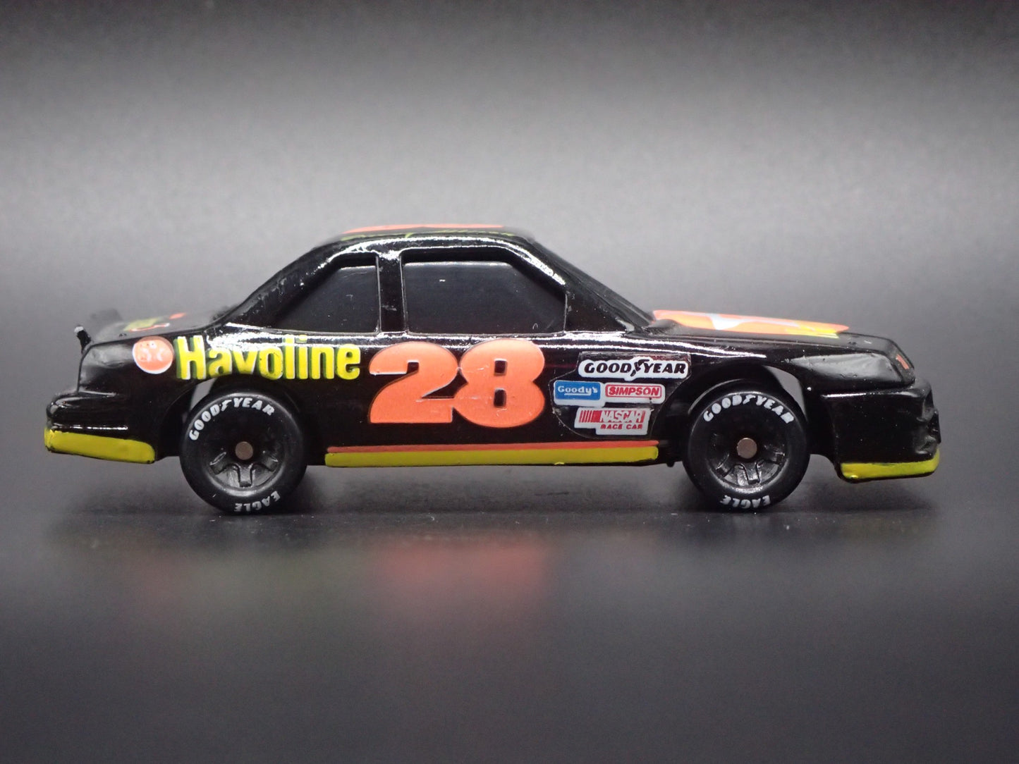 1992 92 FORD THUNDERBIRD 28 DAVEY ALLISON NASCAR 1/64 SCALE DIECAST MODEL CAR